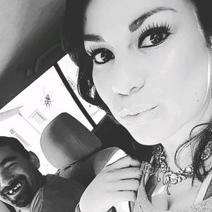 Meet your Posher, Angelia